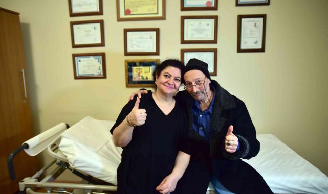 Eşinin karaciğeri ile hayata tutundu