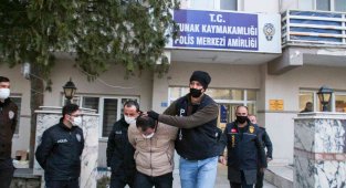 Eşiyle ilişkisi olduğunu öğrendiği kişiyi bıçakla öldüren sanığın yargılanmasına başlandı