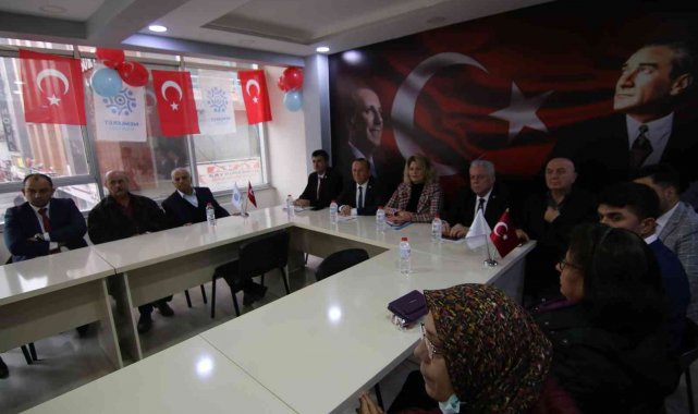 Eski CHP'li Aksoy: "CHP, şirazeden çıkmıştır"