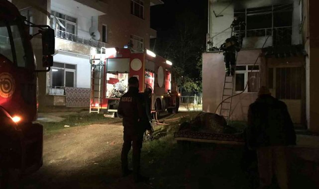 Ev yangını mahalleliyi korkuttu