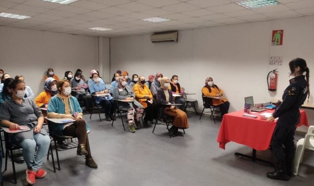 Fabrika işçisi kadınlara KADES uygulamasını tanıttılar