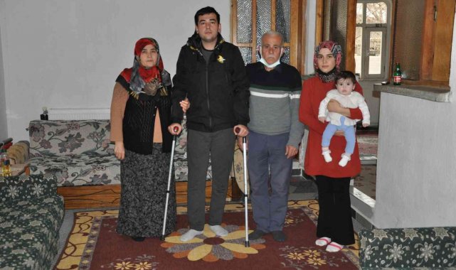 Fırat Kalkanı harekat bölgesinde gazi olan asker baba evinde