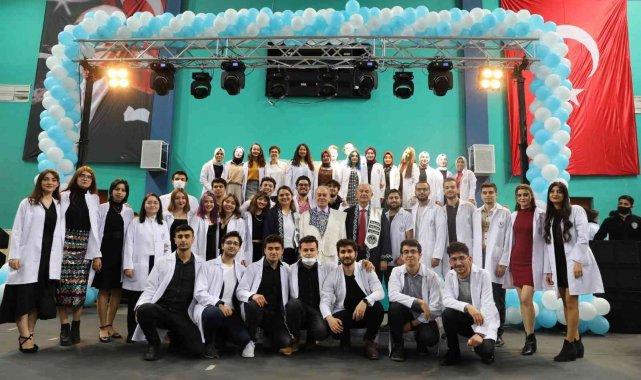 Geleceğin diş hekimleri beyaz önlüklerini giydi