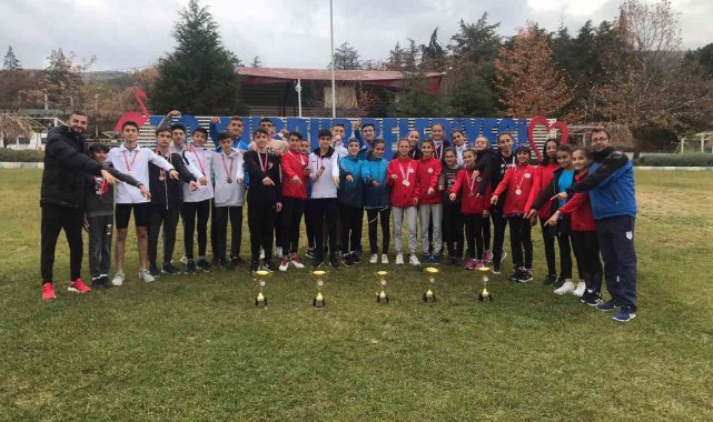 Genç atletler başarıdan başarıya koşuyor