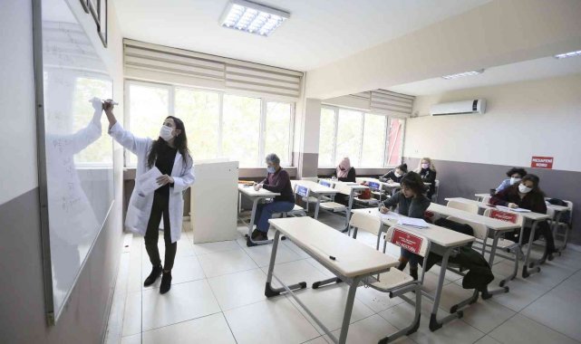 Gençler üniversiteye Aydın Büyükşehir Belediyesi kurslarında hazırlanıyor