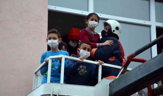 Gümüşhane'de 110 personelle gerçeğini aratmayan deprem tatbikatı