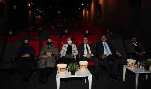 Haliliye'deki öğretmenler "Akif"i izledi