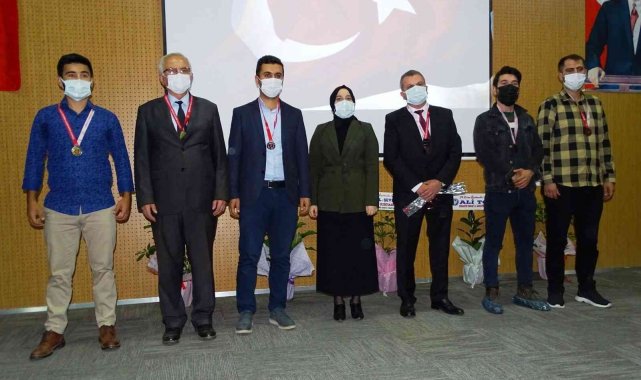 Hisarcık'ta öğretmen ve öğrenciler ödüllendirildi