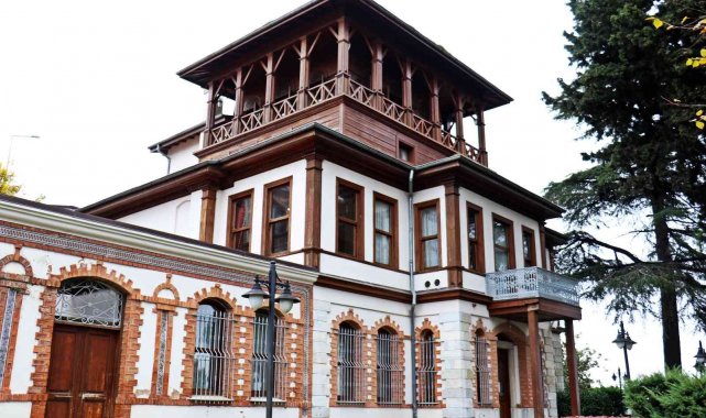 İki büyük yangın geçirdi, 130 yılı geride bıraktı