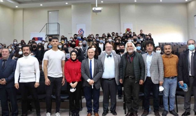 İletişim Fakültesi'nde 'Medyanın Kadın Dili' konferansı