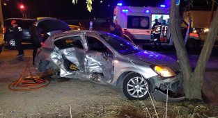 Işık ihlali yapan hafif ticari aracın çarptığı otomobilde can pazarı yaşandı; 4 yaralı