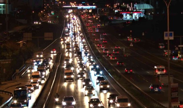İstanbul'da haftanın ilk iş gününde trafik yoğunluğu