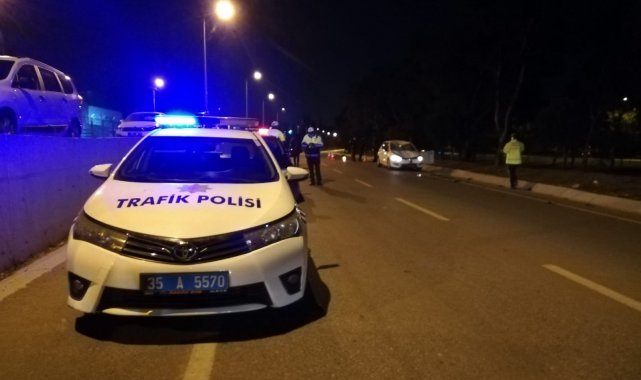 İzmir&#039;de otomobille motosiklet çarpıştı: 1 ölü