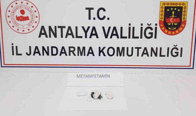 Jandarma ekipleri, 2 şahsı uyuşturucu madde kullanırken yakaladı