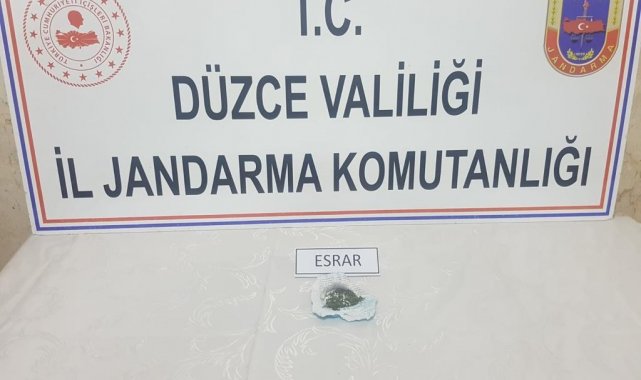 Jandarma ekiplerinin şüphelendiği şahsın üzerinden uyuşturucu madde çıktı