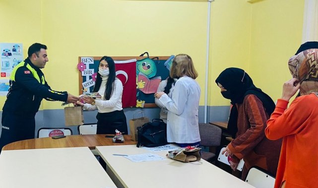 Jandarma'dan öğretmelere sürpriz