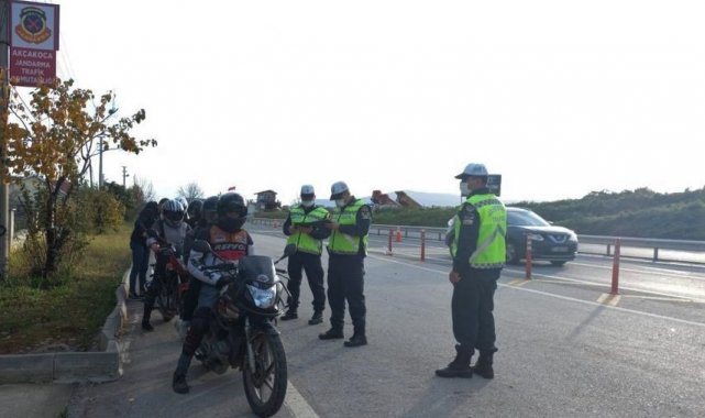 Jandarma'nın şok denetimde 5 araç trafikten men edildi