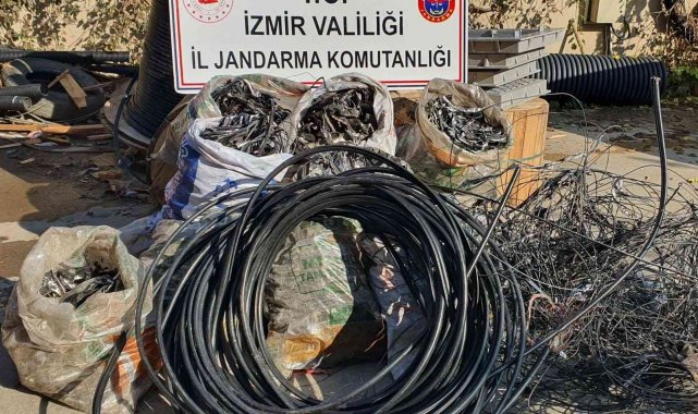 Kablo hırsızları suçüstü yakalandı