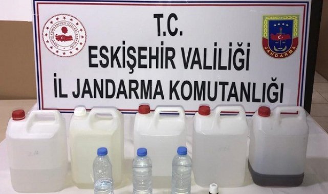 Kaçak içki üreten berber, jandarmanın operasyonuyla yakalandı