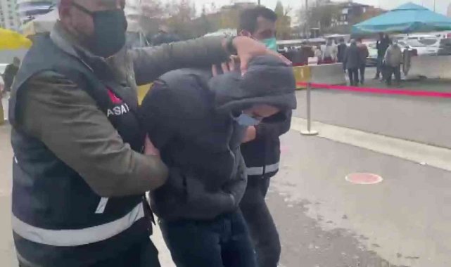 Kadıköy metrosundaki bıçaklı saldırgan adliyeye getirildi