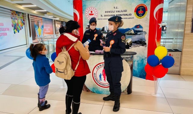 Kadın astsubaylar kadına yönelik şiddet için stant açtı