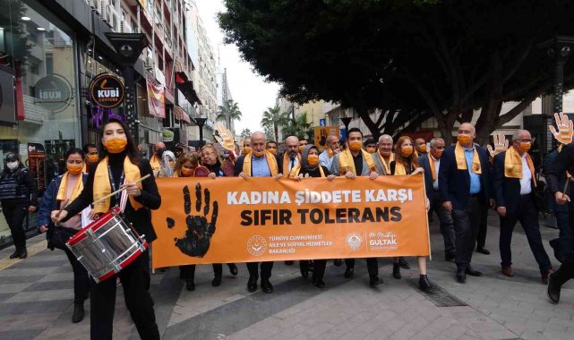 Kadına şiddete karşı düdüklü yürüyüş