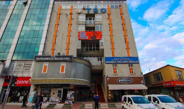 Kadına şiddete tepki olarak Safranbolu Belediyesi turuncu oldu