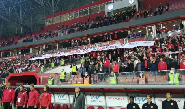 Kadına şiddete tribünden pankartlı tepki