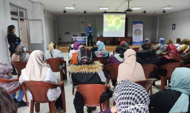 Kadınlar, polis ekipleri tarafından şiddete karşı bilinçlendirildi