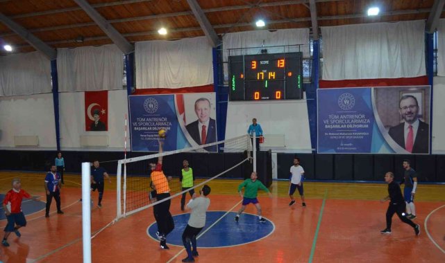 Kahta'da Öğretmenler Günü anısına voleybol turnuvası