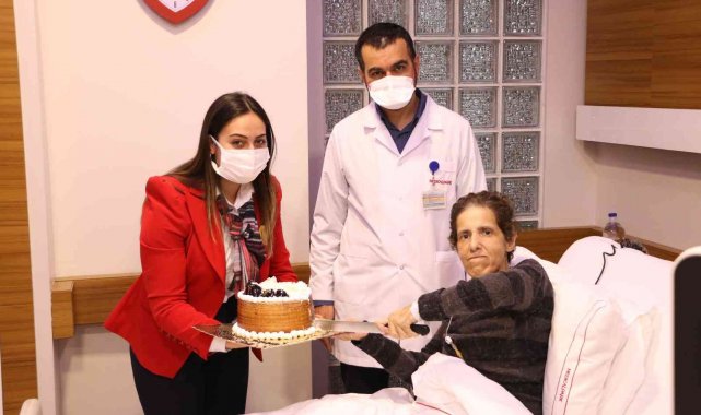 Kanser tedavi gören öğretmene sürpriz kutlama