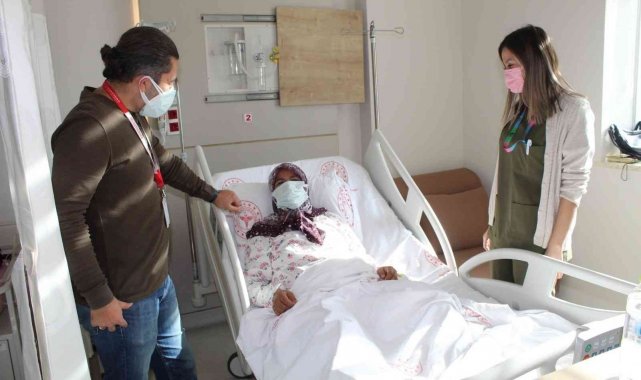 Karın ağrısı şikayetiyle hastaneye gitti, karnından 5 kilo 120 gramlık kist çıkarıldı