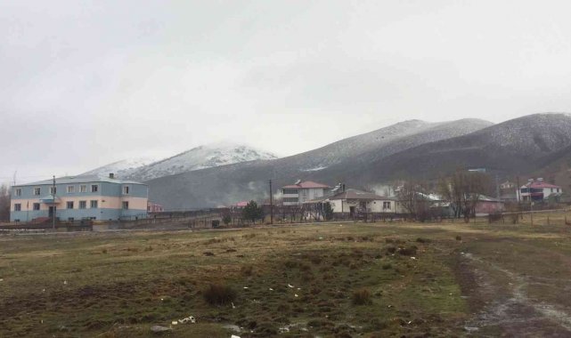 Karlıova'da kar yağışı