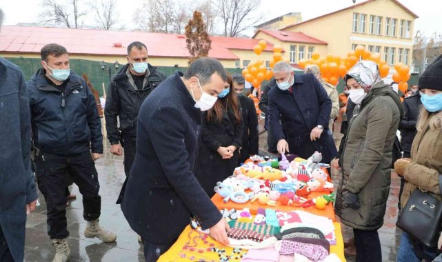 Kars'ta kadına şiddete dikkat çekildi