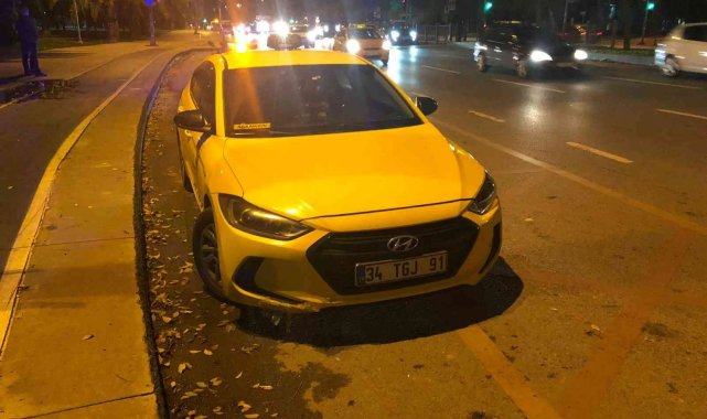 Kartal'da kadın yolcu ile taksicinin para tartışması kamerada