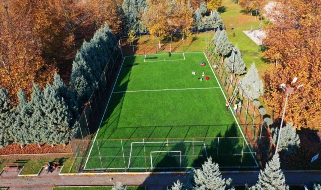 Kartepe'de futbol sahaları yenilendi