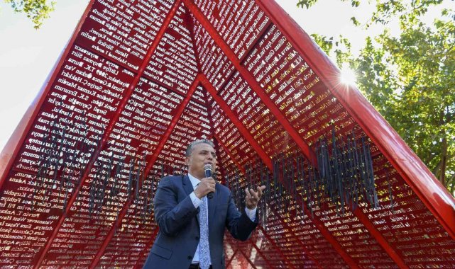 Katledilen kadınlar Al Yazma Anıtı önünde anıldı