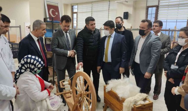 Kaymakam Tunç, şal-şepik atölyesini gezdi