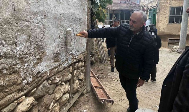 Kaymakam ve belediye başkanı camları boyadı