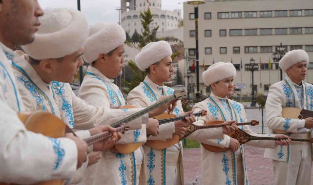 Kazakistanlı Sanatçılar Keçiören'de "Flash Mob" yaptı