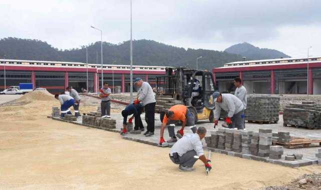 Kemer Yeni Sanayi Sitesi'nde yağmur suyu çalışması