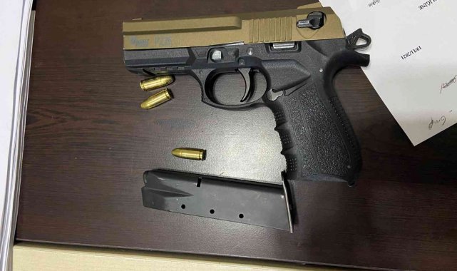 Kendilerini polis diye tanıttılar, polislere yakalandılar