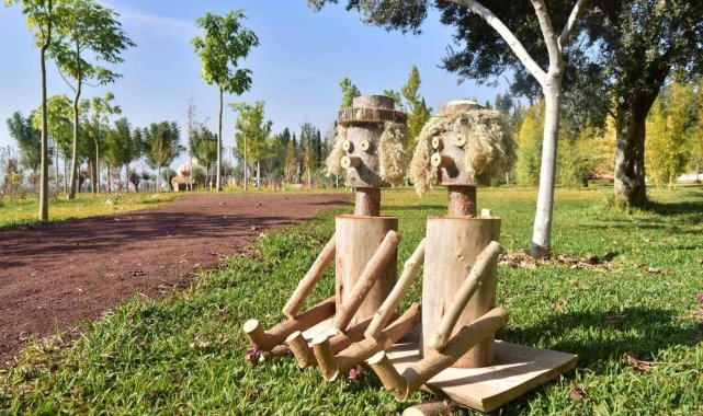 Kepez'de budanan ağaç dalları sanata dönüştü