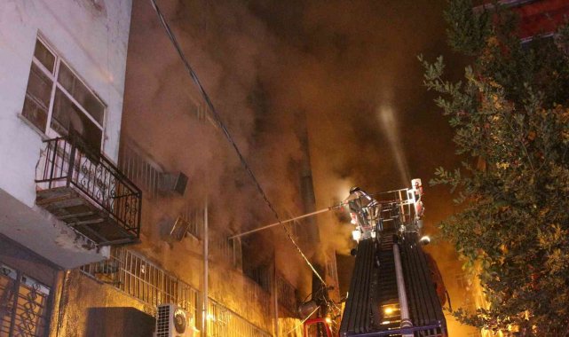 Kâğıthane'de mobilya imalathanesinde yangın