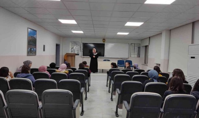 Kilis'te "Gençliğe Değer" semineri