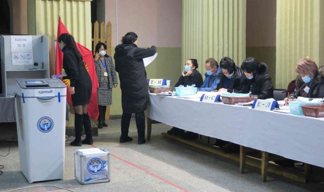 Kırgızistan'da parlamento seçimlerine katılım oranı yüzde 33'de kaldı