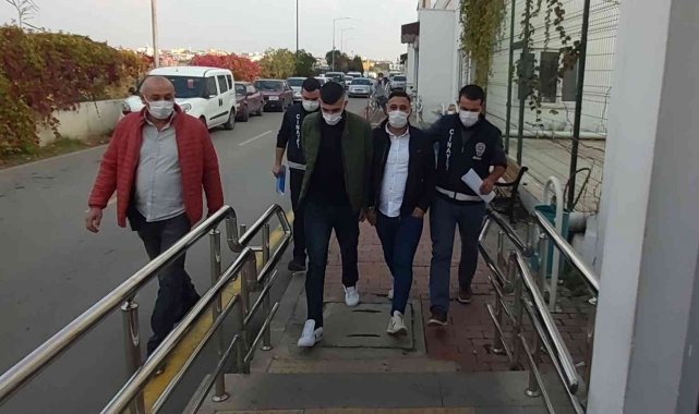 Kırmızı ışıkta cam silme kavgası: 3 yaralı