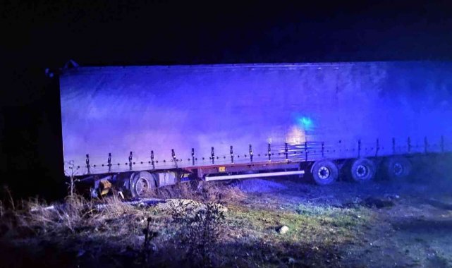 Kontrolden çıkan tır toprak alanda durabildi: 1 ağır yaralı