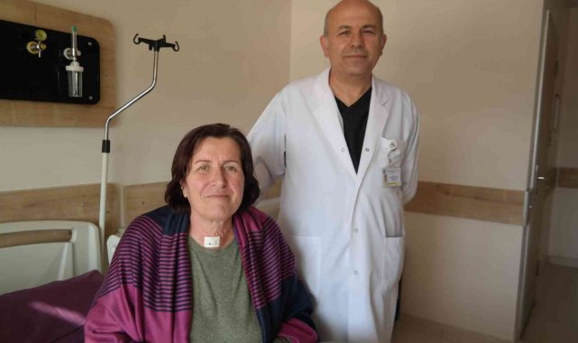 Konuşa konuşa ameliyat oldu