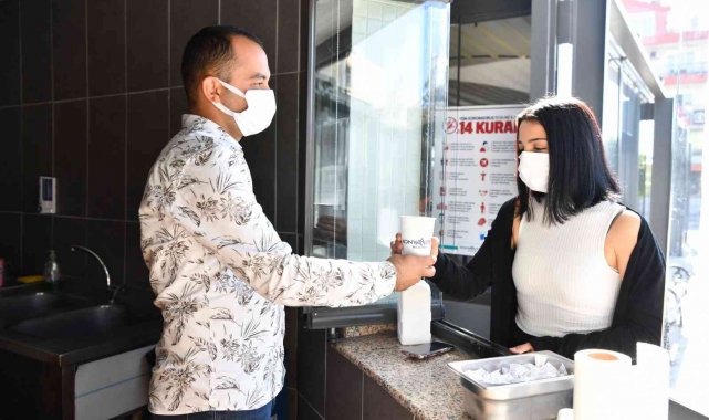 Konyaaltı'ndan öğrencilere ücretsiz çorba ve çay ikramı